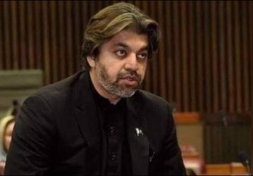 نخست وزیر تصمیم می گیرد تا علیه مافیایی که در افزایش قیمت نقش دارد ، سرکوب کند: علی محمد خان